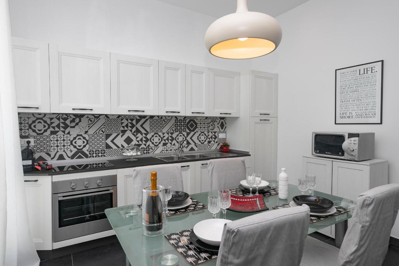 Real Italian Estate - Luxury Black&White Genua Buitenkant foto