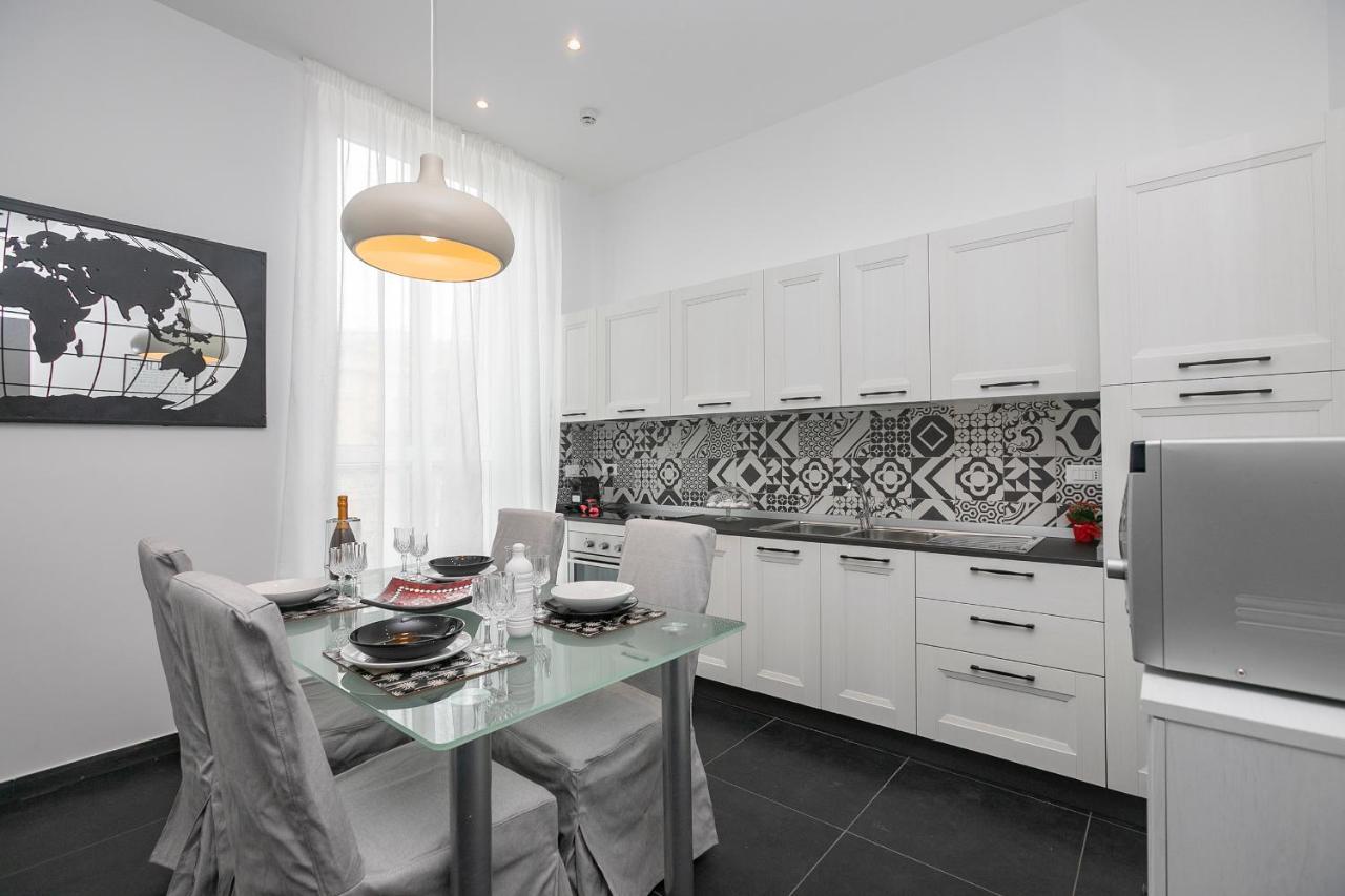 Real Italian Estate - Luxury Black&White Genua Buitenkant foto